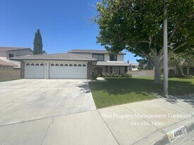 44128 Ruthron Ave in Lancaster, CA - Building Photo