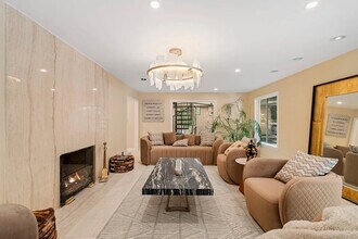 9213 Warbler Way in Los Angeles, CA - Building Photo - Building Photo