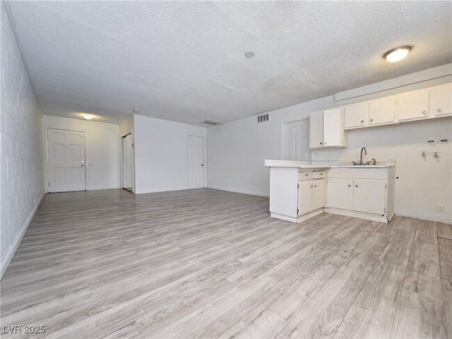 property at 2913 Stewart Ave