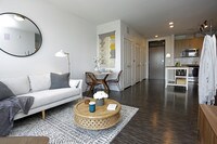 1BR, 1BA - 740 SF - Alexan LoHi Apartamentos in Denver, Colorado