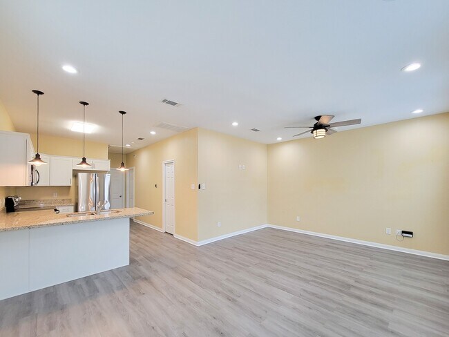 16361 Eastchase St in Montgomery, TX - Building Photo - Building Photo