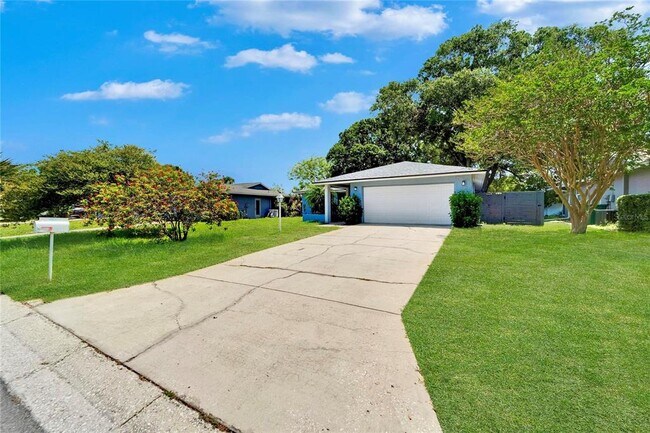 2552 Bramblewood Dr W in Clearwater, FL - Building Photo - Building Photo