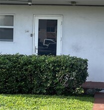 5985 Del Lago Cir in Sunrise, FL - Building Photo - Building Photo