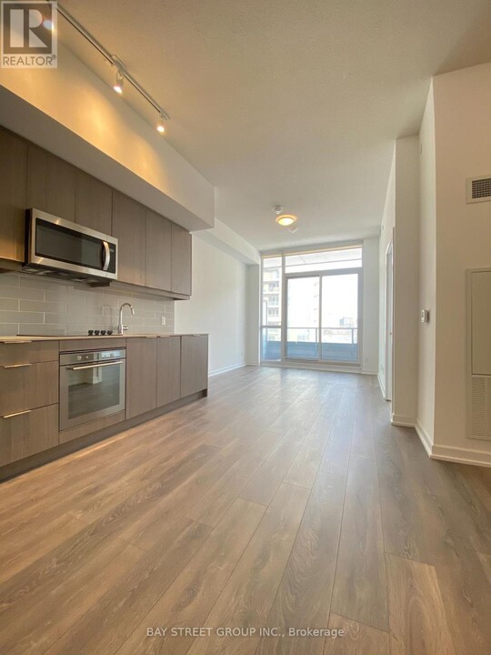 36-336 Forest Manor Rd in Toronto, ON - Building Photo
