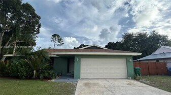 7109 Santa Rosa Pkwy in Fort Pierce, FL - Building Photo