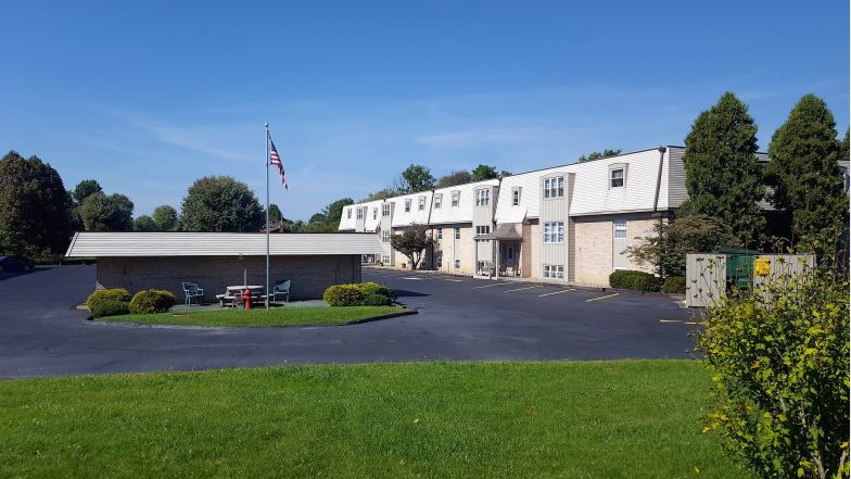 Carriage Arms in Alliance, OH - Building Photo