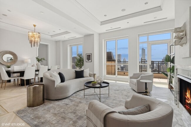 11 E Walton St in Chicago, IL - Building Photo - Building Photo