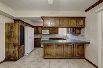 2821 Shady Tree Ln in Edmond, OK - Foto de edificio - Building Photo
