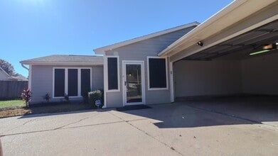 13407 S Peachfield Cir in Houston, TX - Building Photo - Building Photo