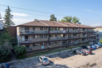 Chinook Place in Calgary, AB - Building Photo - Building Photo