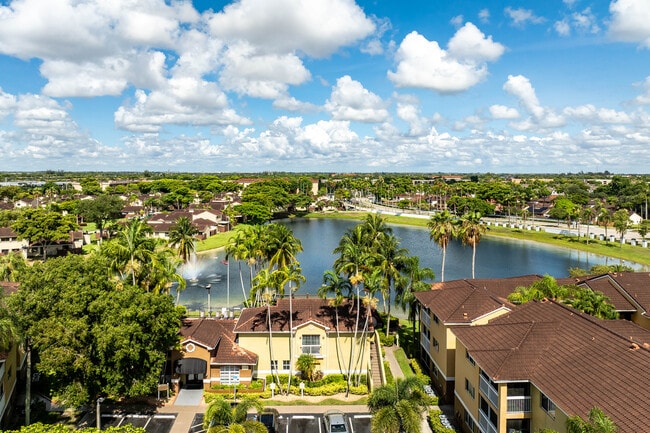 Lakeridge at the Moors in Hialeah, FL - Building Photo - Building Photo