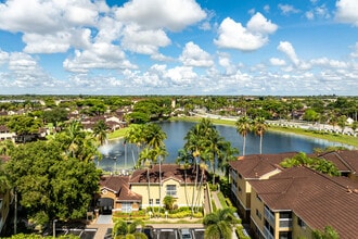 Lakeridge at the Moors in Hialeah, FL - Foto de edificio - Building Photo