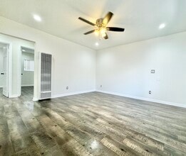 4839 W 17th St in Los Angeles, CA - Building Photo - Building Photo