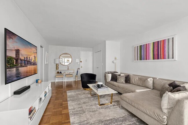79 W 12th St in New York, NY - Building Photo - Building Photo