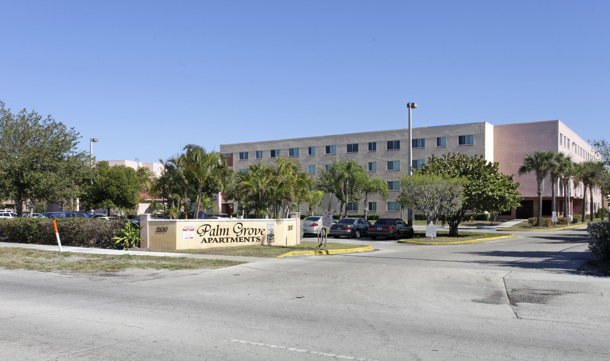 Lake Mangonia in West Palm Beach, FL - Foto de edificio