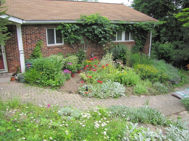 property at 116 Oakview Dr
