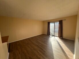 2324 SW Briarwood Plaza in Topeka, KS - Building Photo