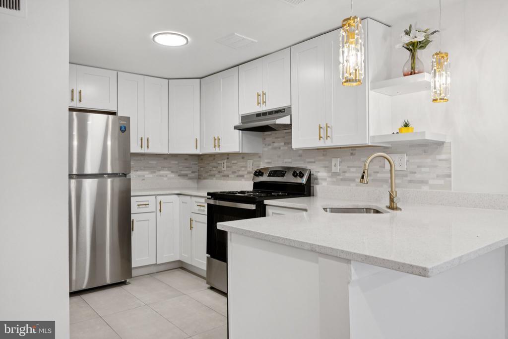 9287 Chadburn Pl in Gaithersburg, MD - Building Photo
