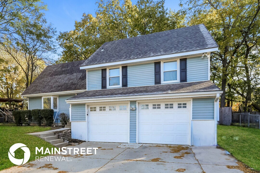 13905 S Tomahawk Dr in Olathe, KS - Building Photo