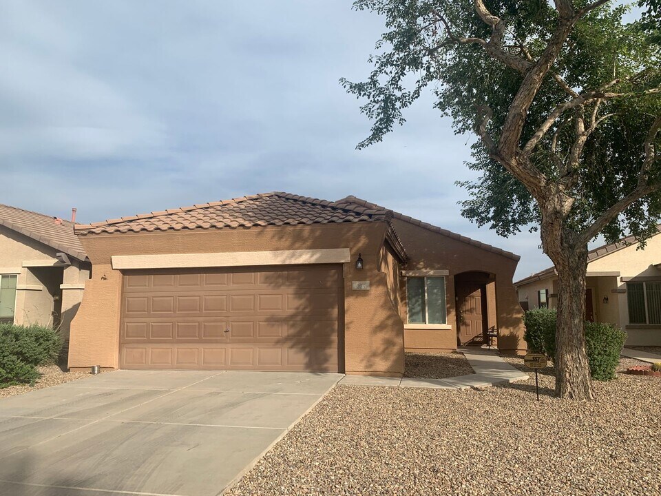 225 N 110th St in Apache Junction, AZ - Building Photo