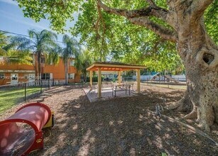 5235 NE 3rd Ct in Miami, FL - Building Photo - Building Photo