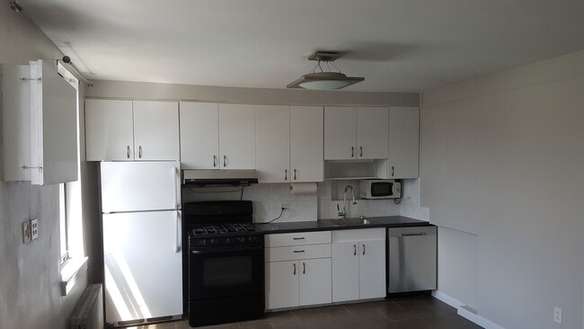 14 Skillman Ave, Unit 3