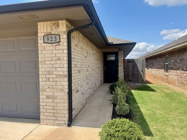 923 Coles Creek in Yukon, OK - Building Photo - Building Photo