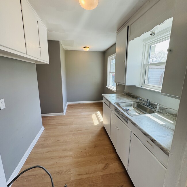15914 Delrey Ave in Cleveland, OH - Building Photo - Building Photo