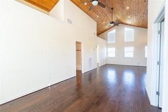 1050 Co Rd 129 in Taylor, TX - Building Photo - Building Photo