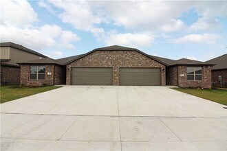 412 Barbet Dr in Centerton, AR - Building Photo - Building Photo