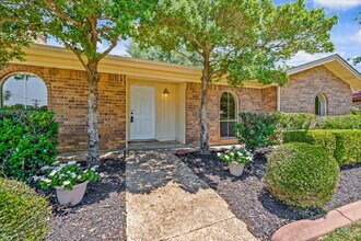 444 Baker Dr in Hurst, TX - Building Photo - Building Photo