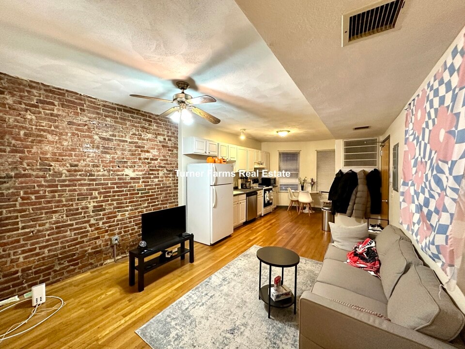 838 Huntington Ave, Unit 1 in Boston, MA - Building Photo
