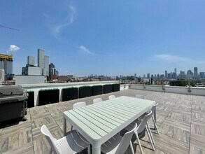 75 Jordan Ave in Jersey City, NJ - Building Photo - Building Photo