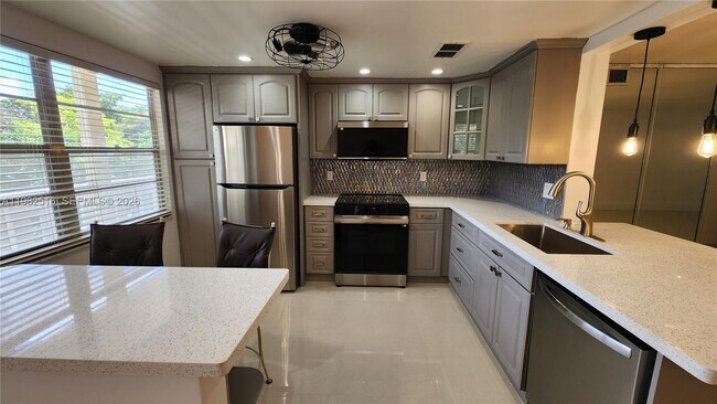 2403 Antigua Cir in Coconut Creek, FL - Building Photo - Building Photo
