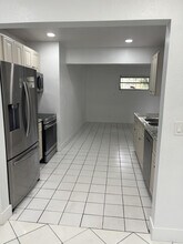 2241 N 56th Ave in Hollywood, FL - Building Photo - Building Photo