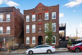906 Barton St in St. Louis, MO - Building Photo - Building Photo