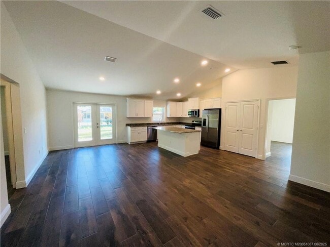 property at 7702 Lakeland Blvd