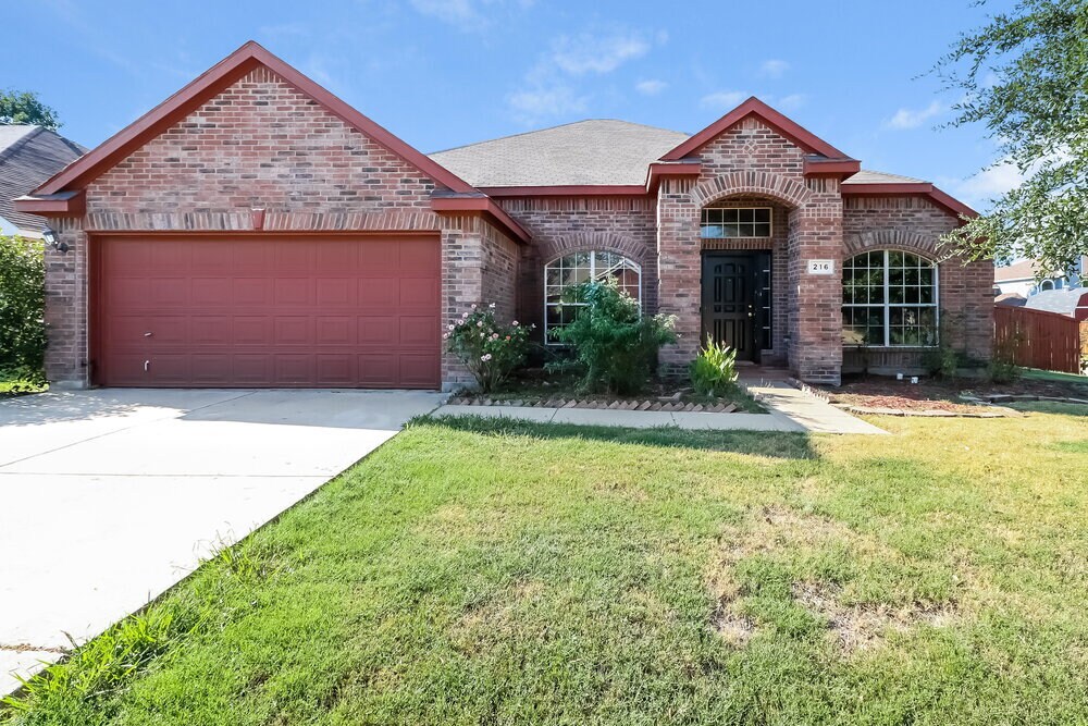 216 Quail Meadows Ln in Arlington, TX - Building Photo