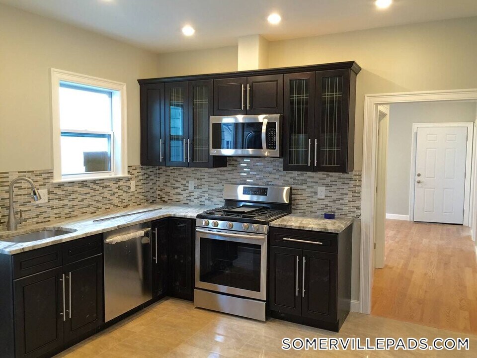 83 Newbury St in Somerville, MA - Building Photo