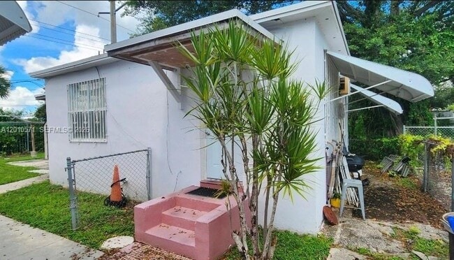 405 NW 64th St, Unit 3 in Miami, FL - Foto de edificio - Building Photo