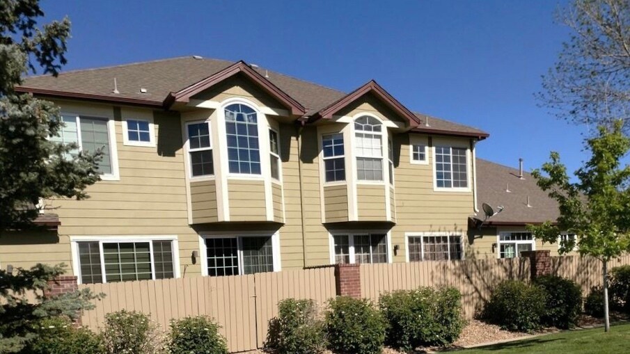 2855 Rock Creek Cir in Superior, CO - Foto de edificio