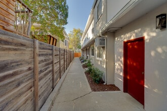 2721 T St in Sacramento, CA - Building Photo - Building Photo