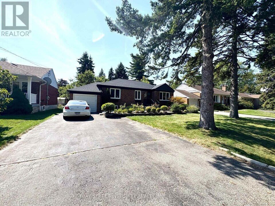 1270 Crossfield Bend in Mississauga, ON - Building Photo