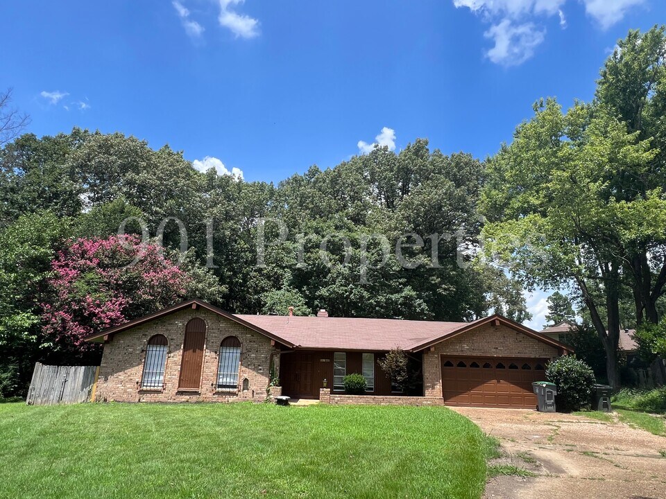 5140 Longmeadow Cove in Memphis, TN - Building Photo