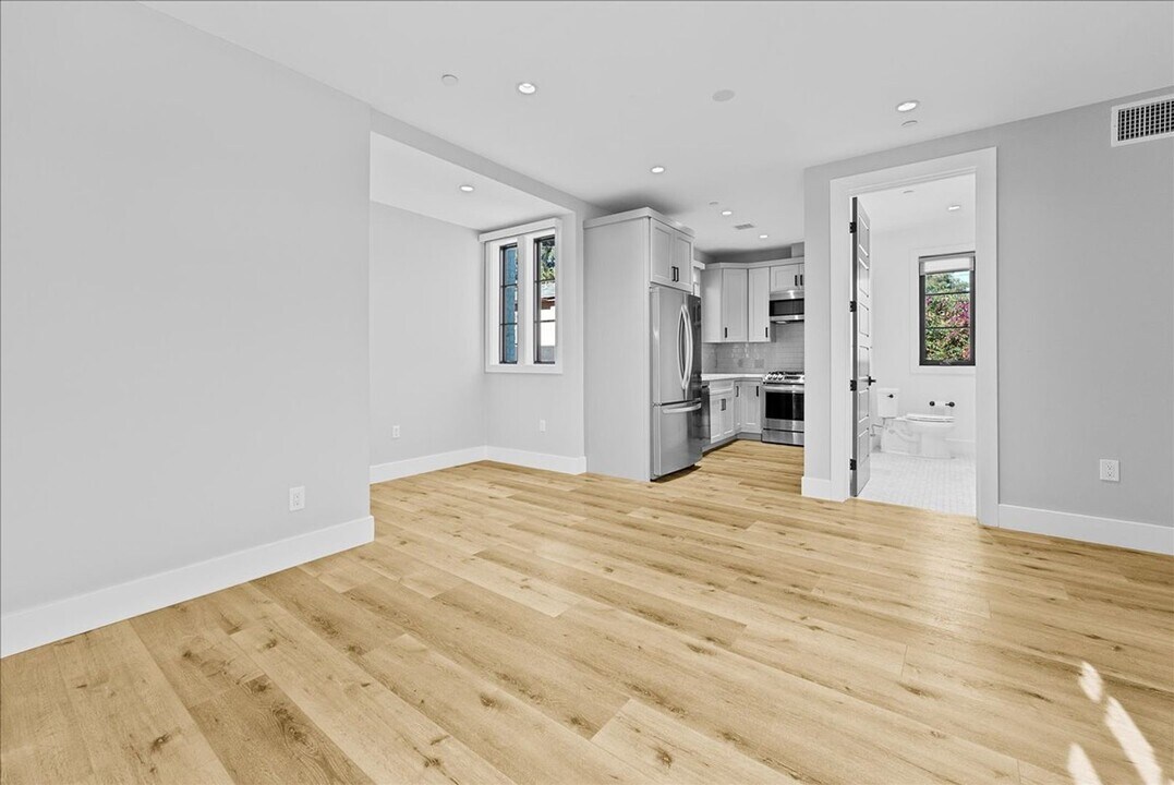 1348 Burnside Ave-Unit -04 in Los Angeles, CA - Building Photo