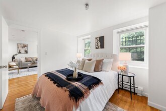 24 Concord Sq, Unit 6 in Boston, MA - Building Photo - Building Photo