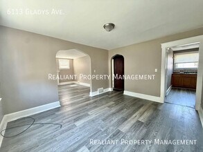 6113 Gladys Ave in Cincinnati, OH - Building Photo - Building Photo