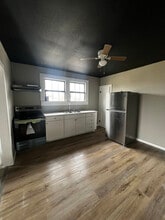 112 Wheeler Ave, Unit 1 in Center, TX - Foto de edificio - Building Photo