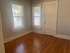 410 N Volutsia in Wichita, KS - Building Photo - Building Photo