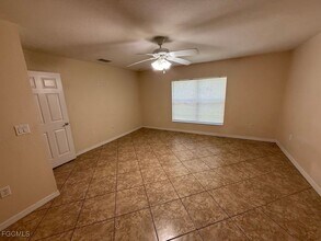 919 Berg St E in Lehigh Acres, FL - Building Photo - Building Photo